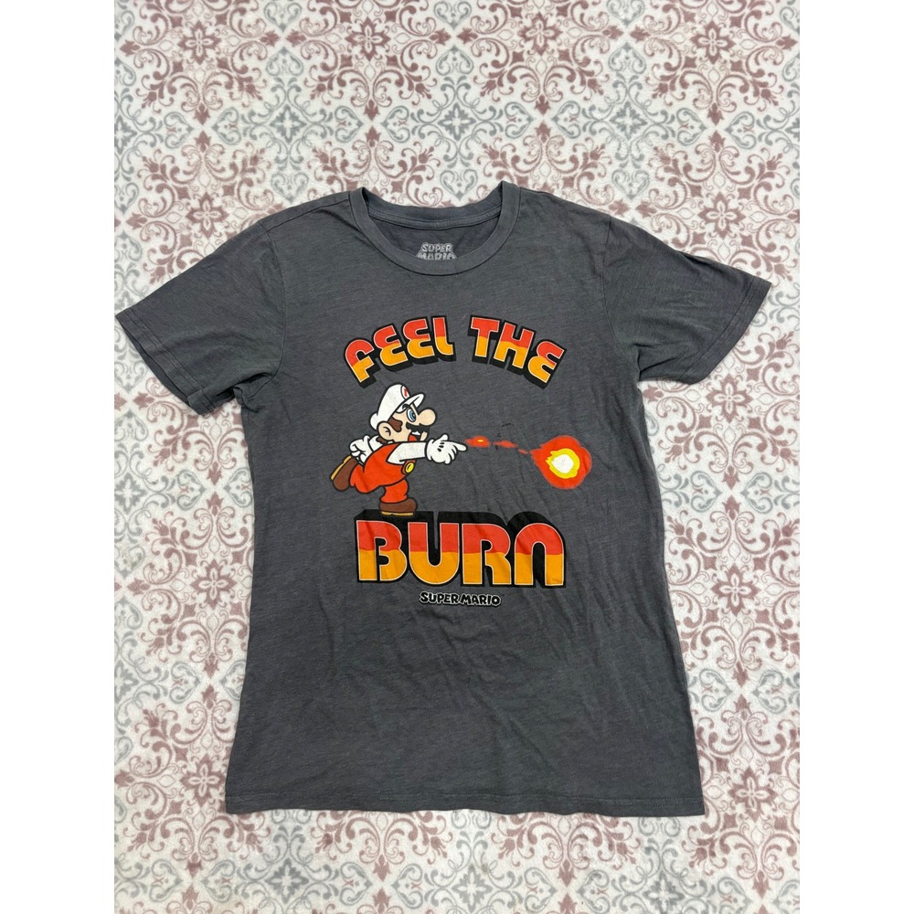 Super Mario Feel The Burn Fire Mario Graphic T-Shirt Gray Mens Medium